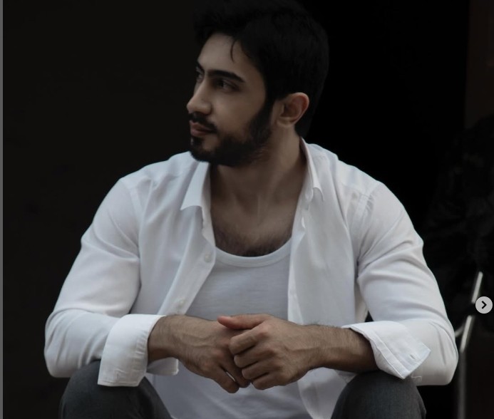 Cover Image for Resool Mamedov Transcends Borders with a Timeless Love Ballad