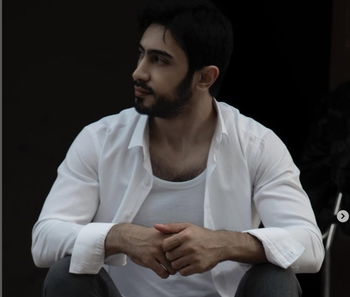 Cover Image for Resool Mamedov Transcends Borders with a Timeless Love Ballad